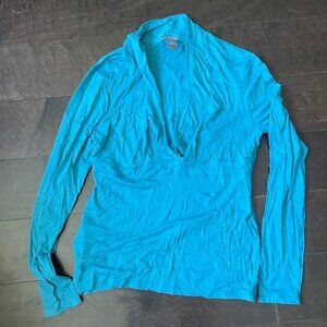 Teal long sleeve v-neck shirt